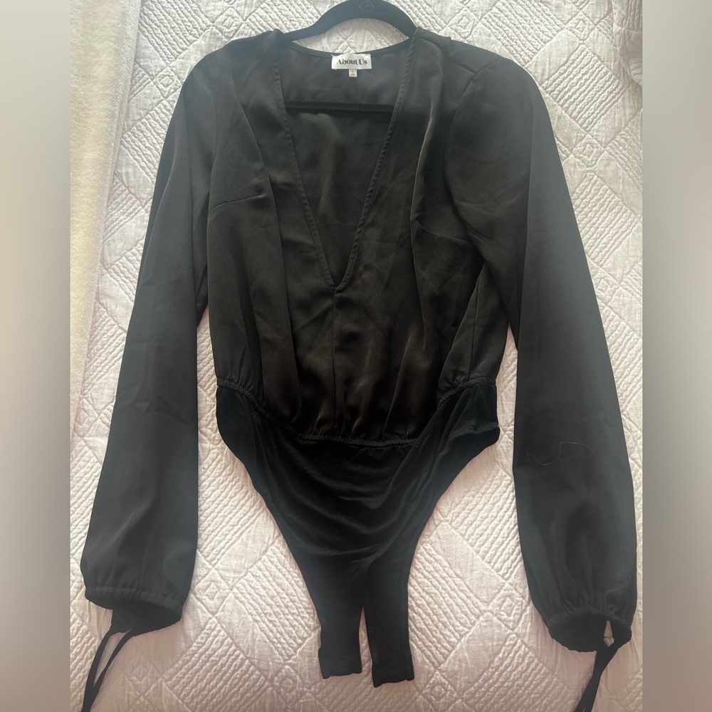 Perfect Condition! About Us From Revolve Black Bo… - image 7